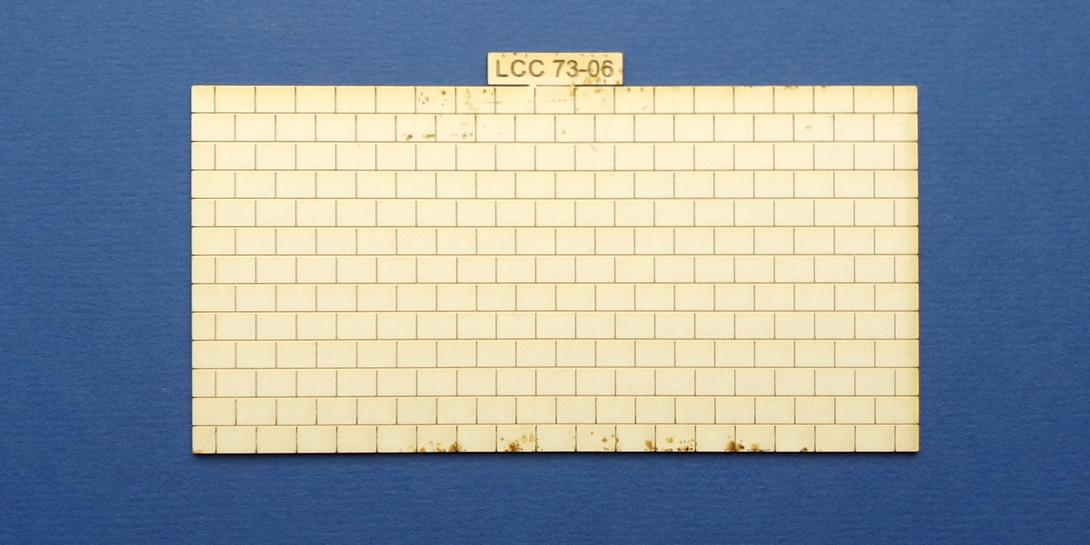 LCC 73-06 O gauge small signal box roof tiles panel  Roof tiles panel for the small signal box.